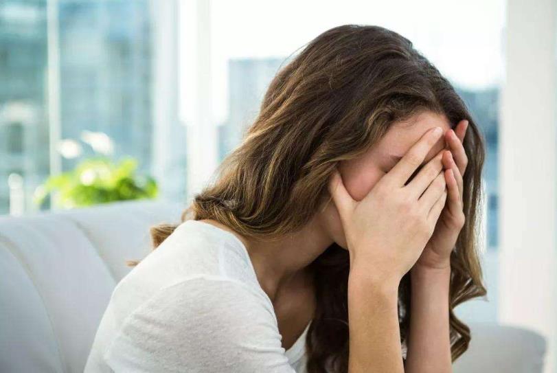 女人暴躁易怒是什么病？诱因有哪些 应该如何治疗？